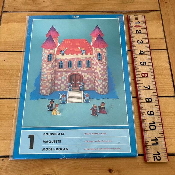 Hema Papercraft Medieval Castle Kit Teddy Bear Paper Dolls Vintage Dutch Crafts - Picture 1 of 3
